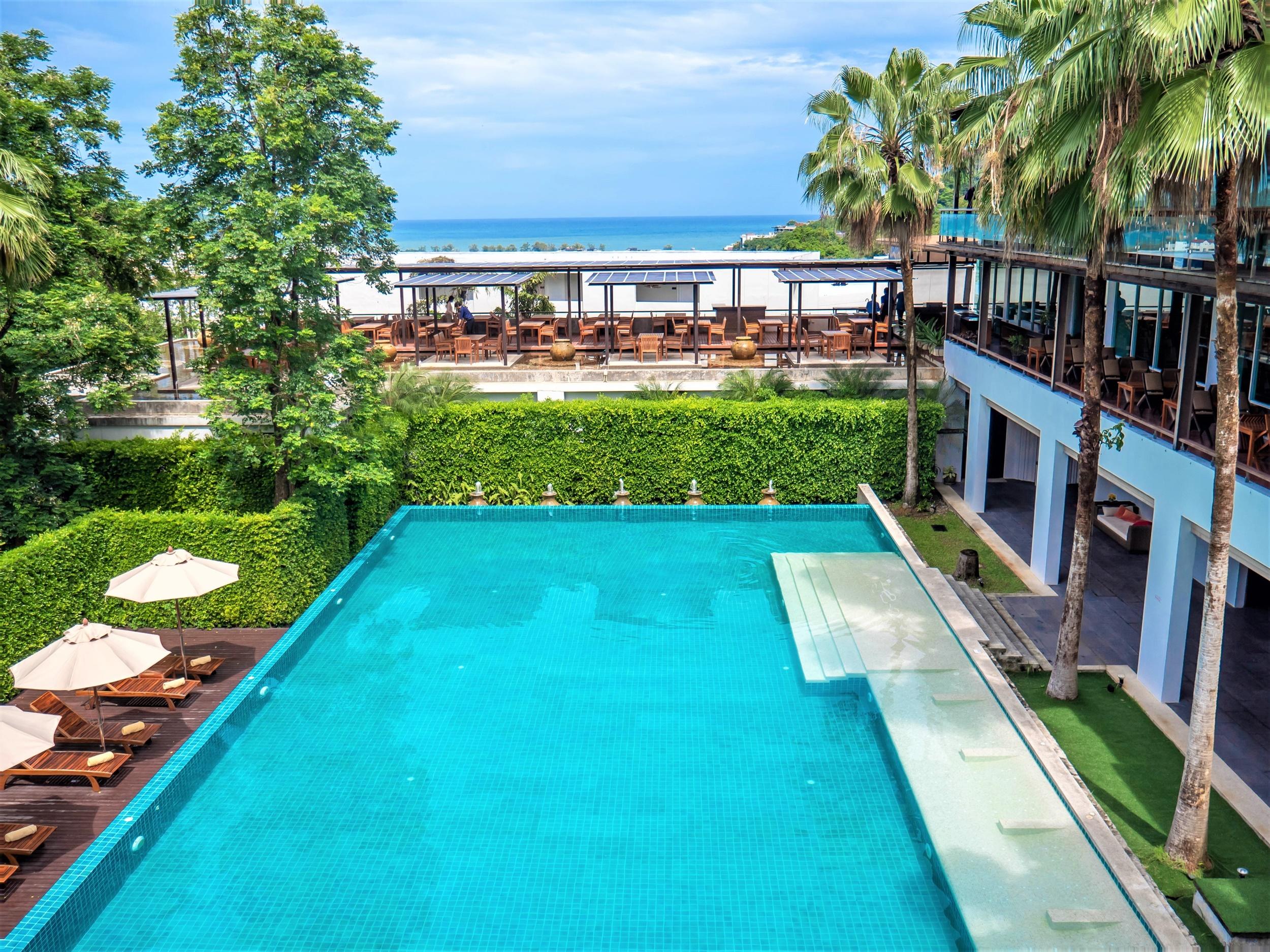 윈덤 씨 펄 리조트 푸켓  Patong 외부 사진 The swimming pool at the hotel